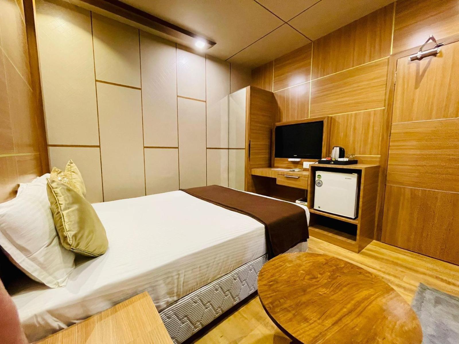 B8 Hotel Ченнаи Экстерьер фото